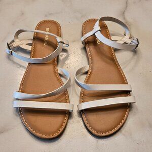 NWOT Le Château flat sandals white size 8